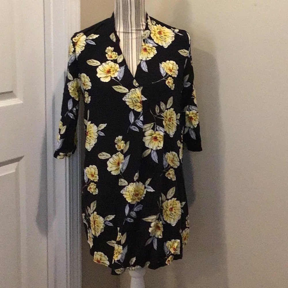 Forever 21 Black Yellow Floral Tunic Top Size Small - Picture 1 of 4